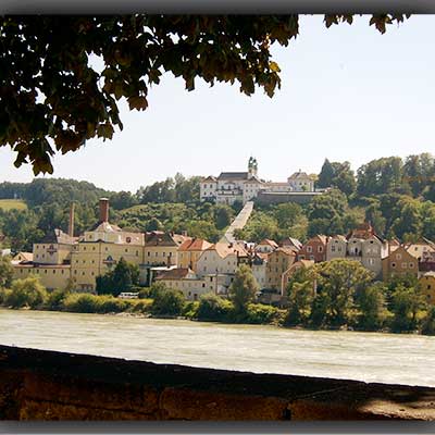Passau: Blick über die Donau zur Innstadt