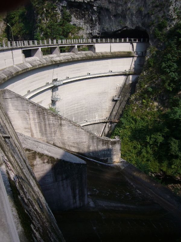 Staumauer am Lago del Corlo