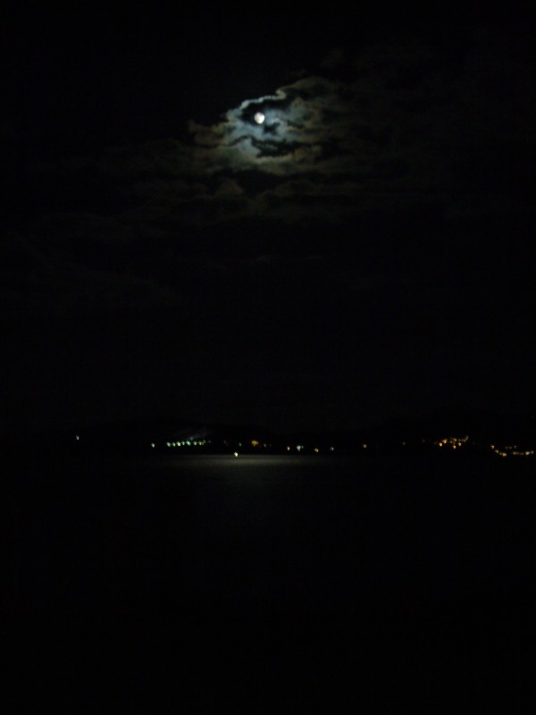 Mond über der Bucht